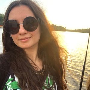 Meet your Posher, Yael